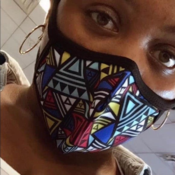 Geometry Triangle Patterned Face Mask - Picture 9 of 9